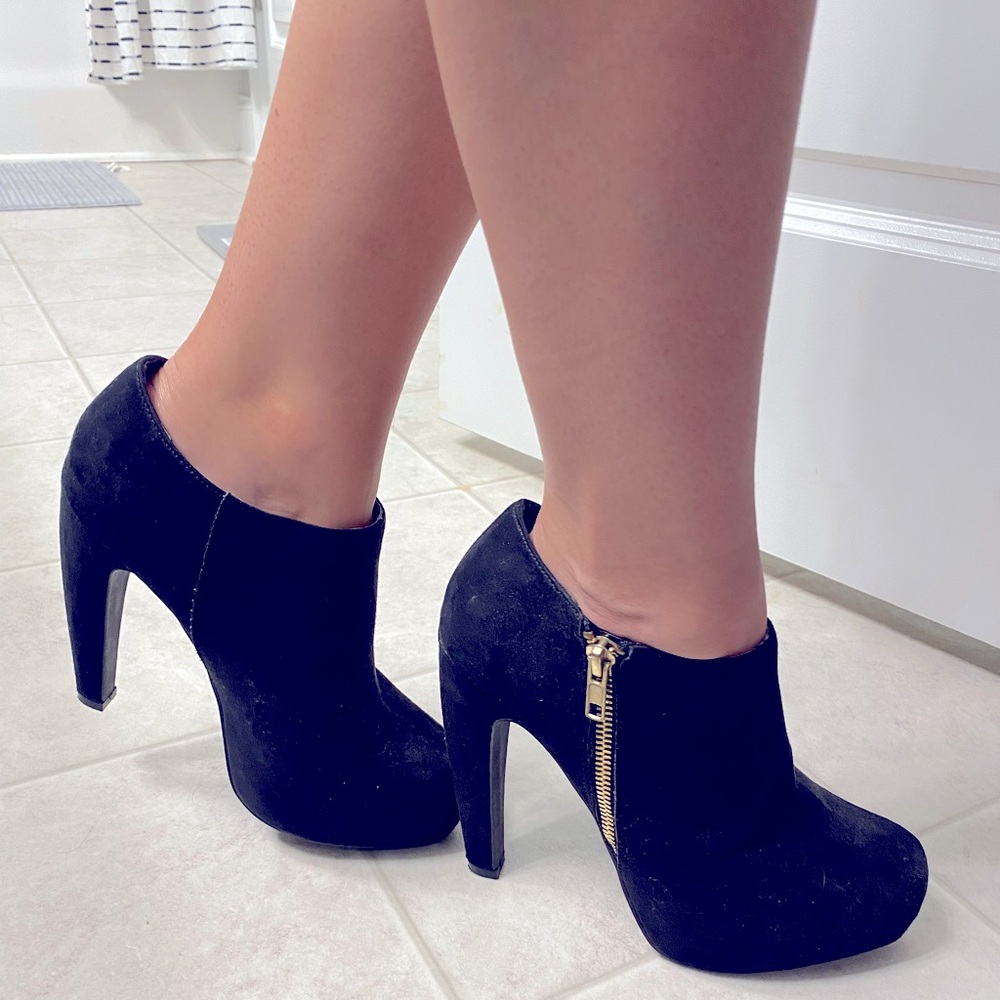 Heeled booties. Slightly used. Size 7 in black